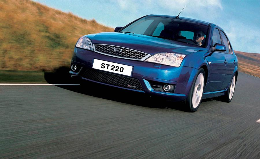  Ford Mondeo ST220 5-Door 2002 года  (фото 17 из 24)